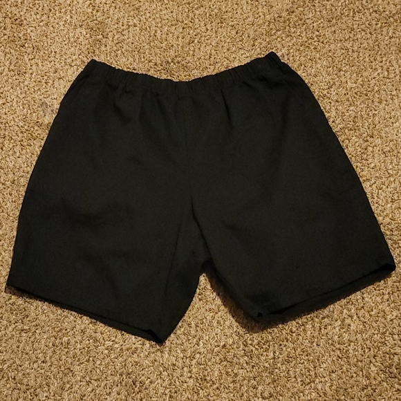 Black Women's Size 24 Classic Fit Shorts - Picture 3 of 5